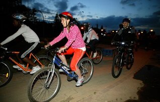 pedalada_de_bicicleta_nocturna
