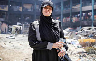 com_a_alma_na_mao_caminha